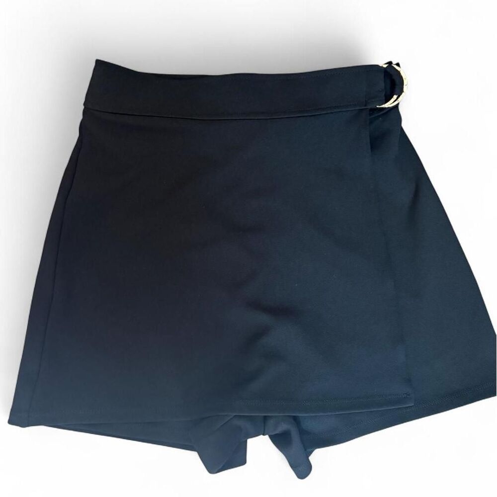 Minimalist Elevated Black High Waisted Wrap Skort with Gold Buckle H&M Women's